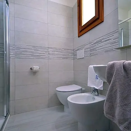 Contemporary Flat In The Main Shopping Road By Beahost Otel 2*